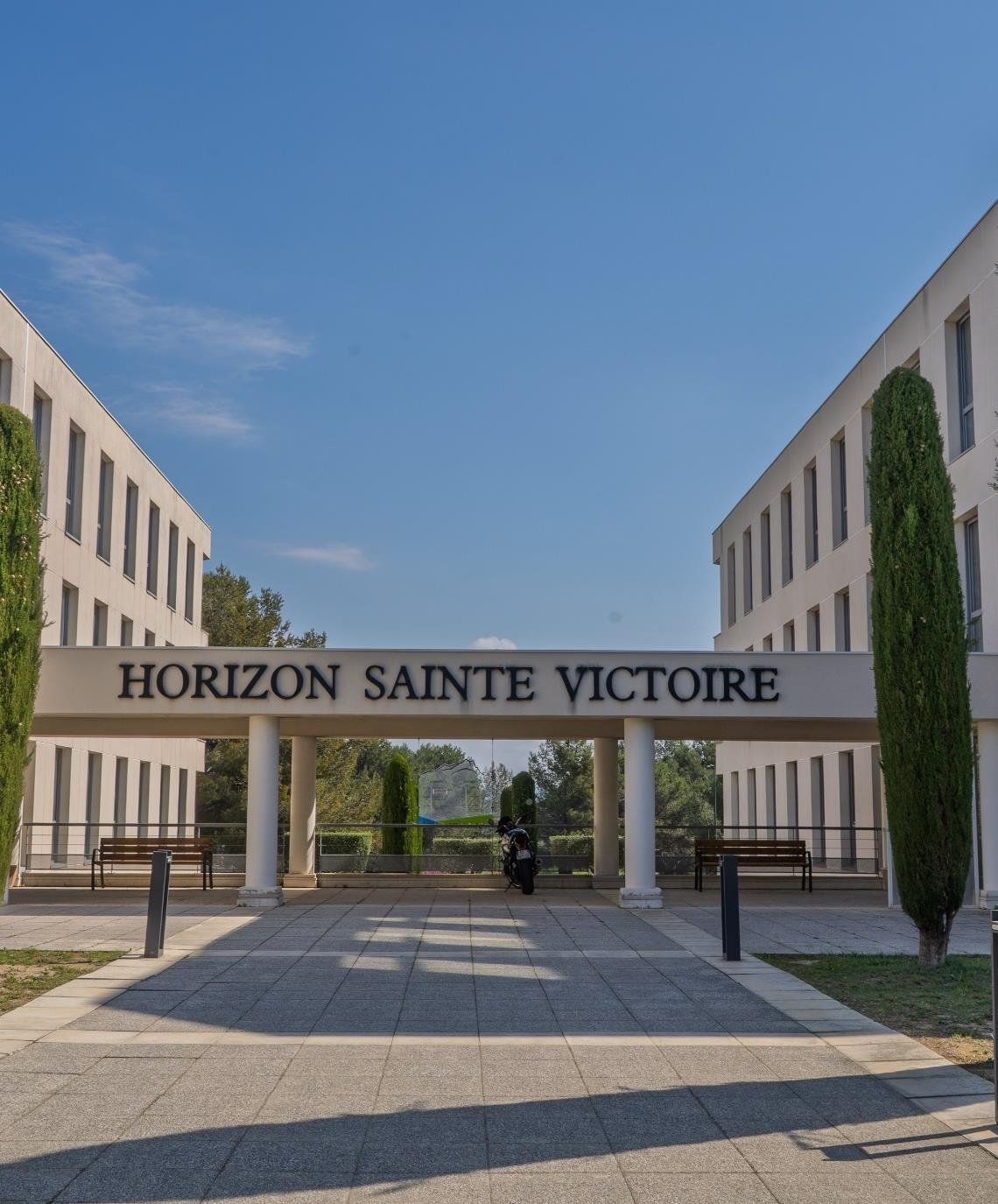 Horizon Sainte Victoire - Arthur Loyd image 3